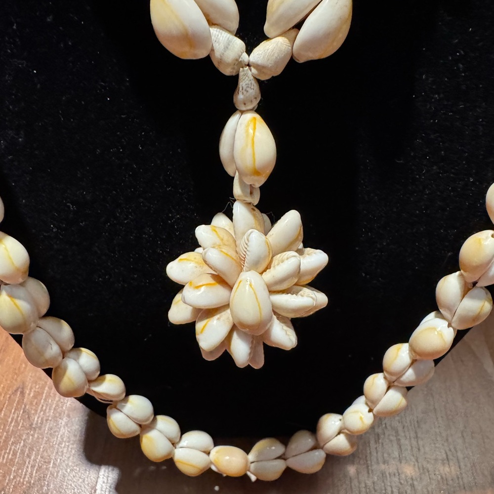 Vintage Natural Cowrie Shell Necklace Set - Picture 2 of 5